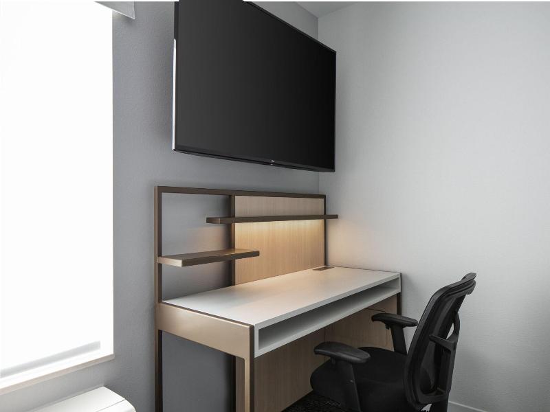 STUDIO KING SIZE BED