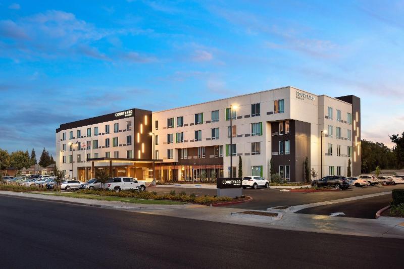 Courtyard By Marriott Fresno Clovis