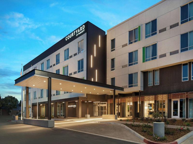 Courtyard By Marriott Fresno Clovis