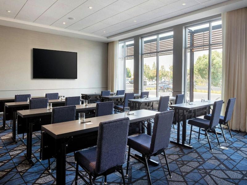 Courtyard By Marriott Fresno Clovis