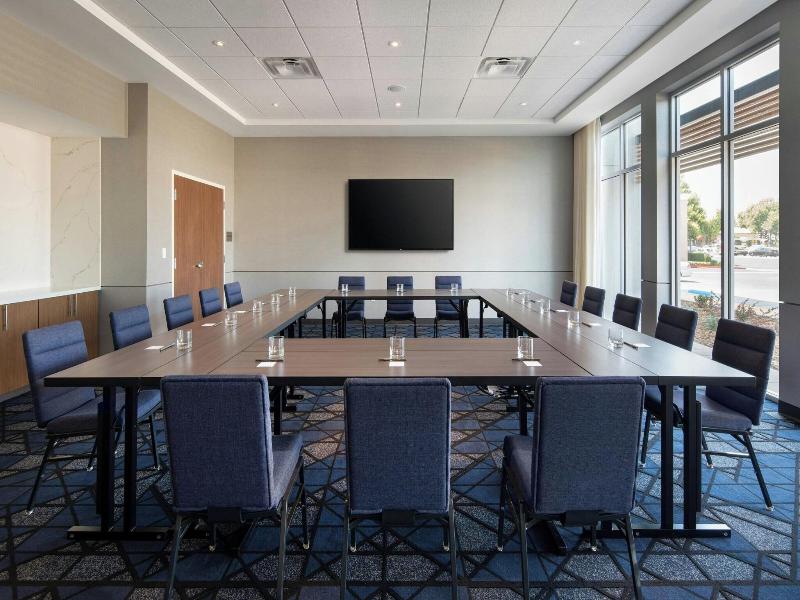 Courtyard By Marriott Fresno Clovis