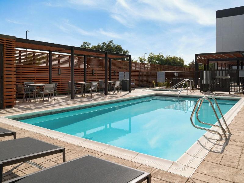 Courtyard By Marriott Fresno Clovis