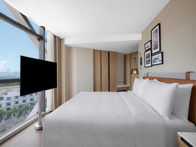 Four Points By Sheraton Shenzhen Bao An image