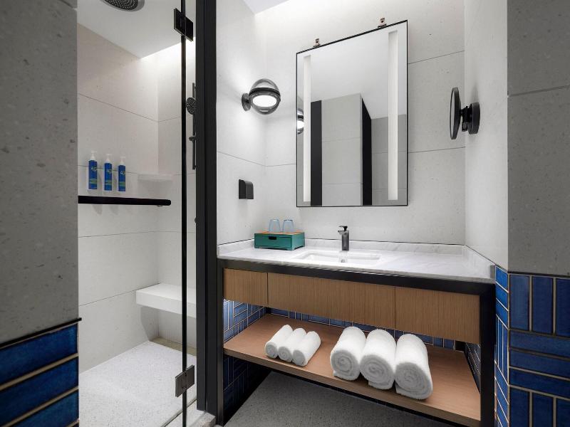 Four Points By Sheraton Shenzhen Bao An image