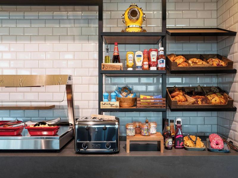 Moxy Plymouth image