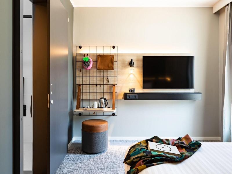 Moxy Plymouth image