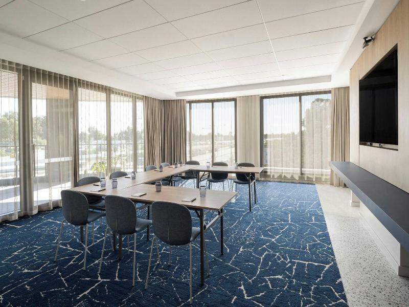 Courtyard By Marriott Perth Murdoch image