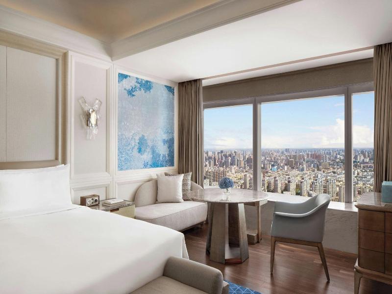 Deluxe Room, 1 King Bed, City View (1 King Bed)