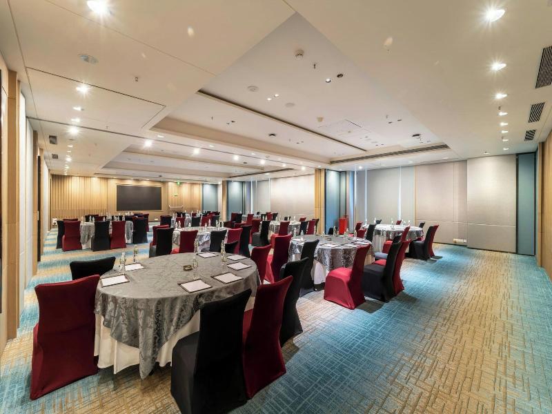 Courtyard By Marriott Vadodara image