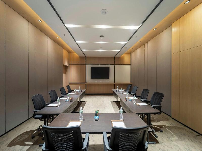 Courtyard By Marriott Vadodara image