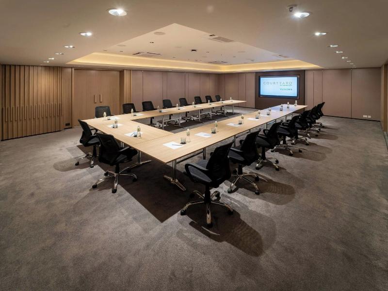 Courtyard By Marriott Vadodara image