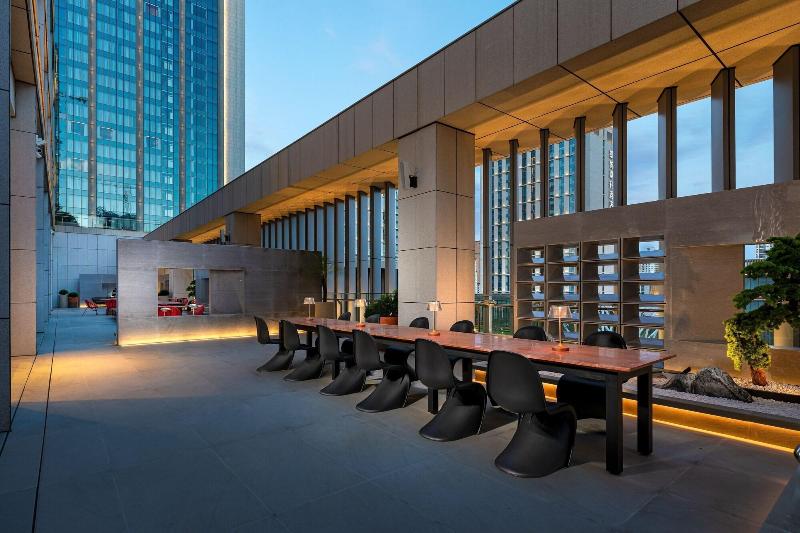Aloft Yantai image