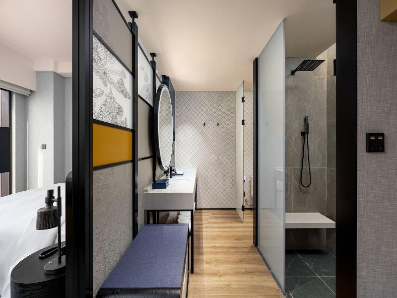 Aloft Yantai image