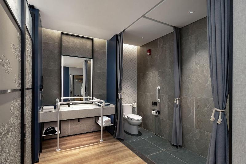 Aloft Yantai image