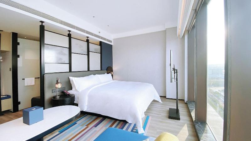 Aloft Yantai image