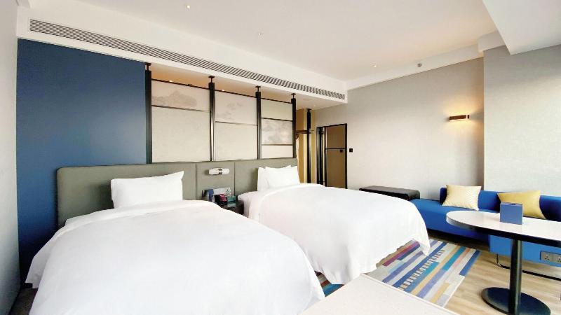 Aloft Yantai image