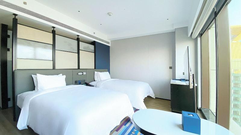 Aloft Yantai image