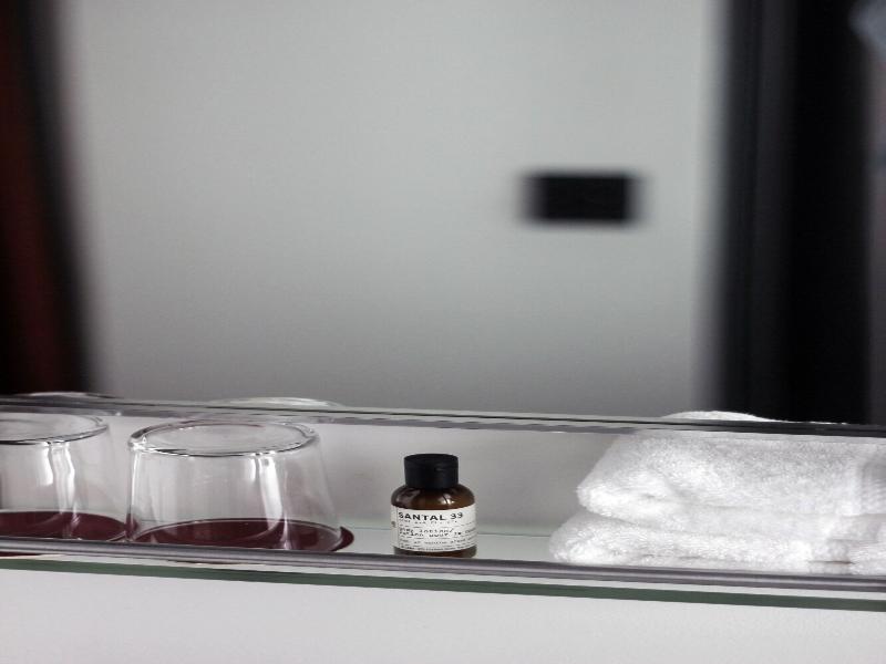 The Robey Chicago A Member Of Design Hotels image