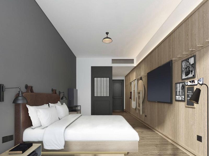 Moxy Shanghai Xuhui image