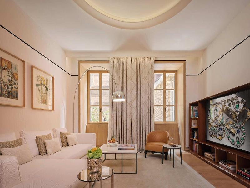 Bulgari Hotel Roma image