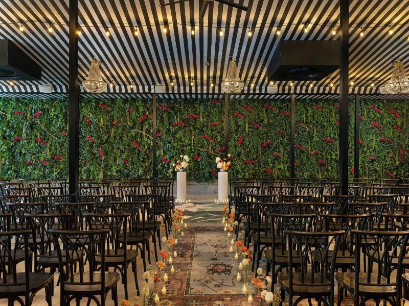 Moxy Brooklyn Willamsburg image