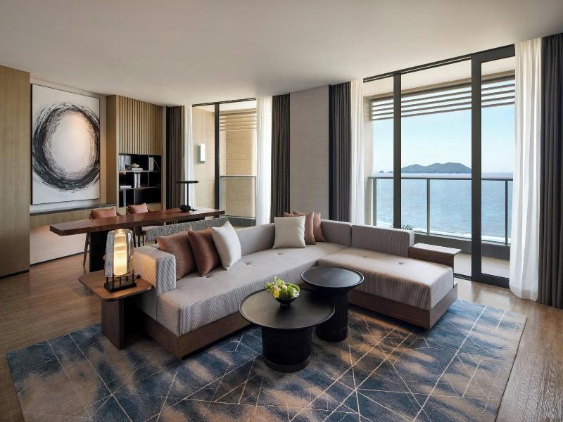 SUITE DELUXE WITH BALCONY