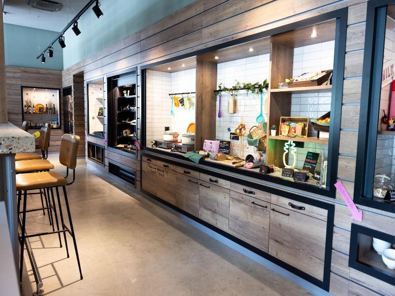 Moxy Simmern image