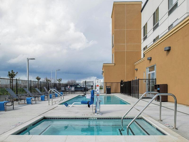 Fairfield By Marriott Inn Suites Winters Davis image