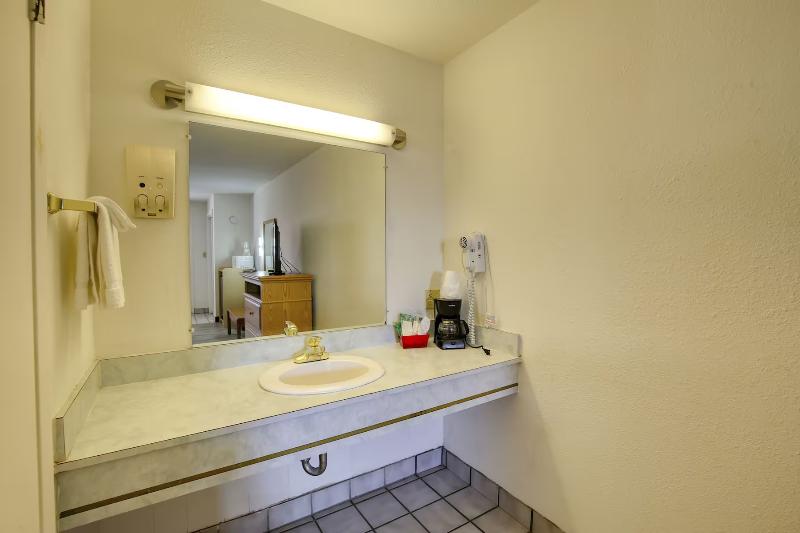 Super 8 By Wyndham Newcastle Wy image