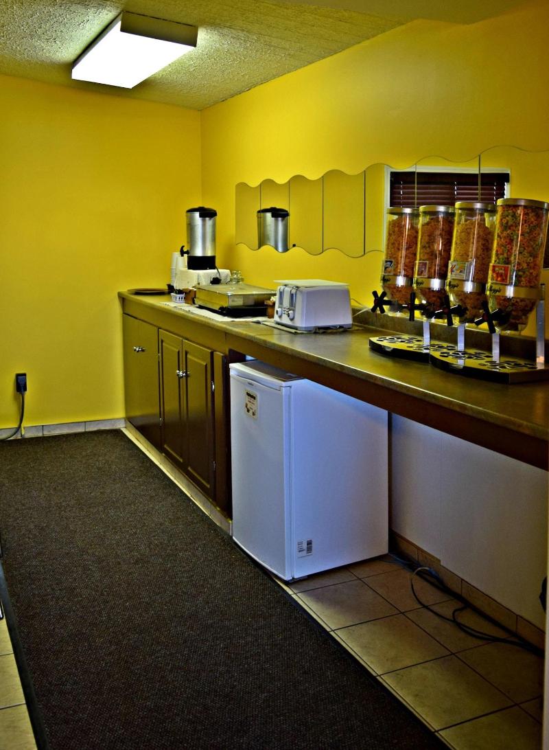 Centre Suites Inns Motel image