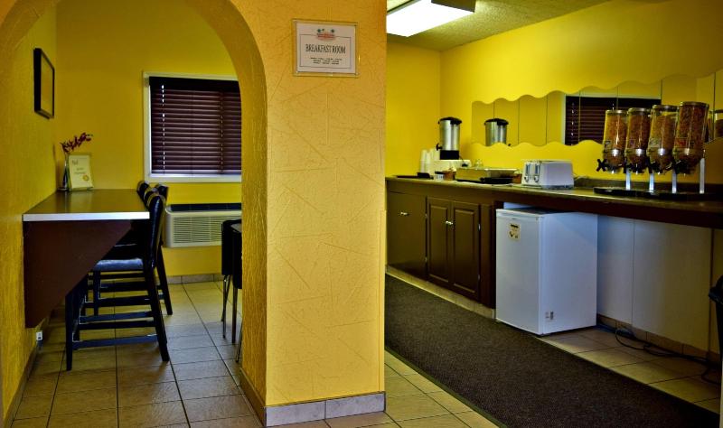 Centre Suites Inns Motel image