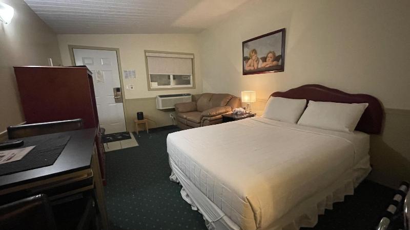 Centre Suites Inns Motel image