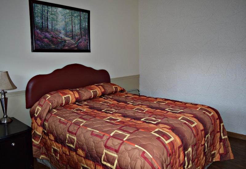 Centre Suites Inns Motel image