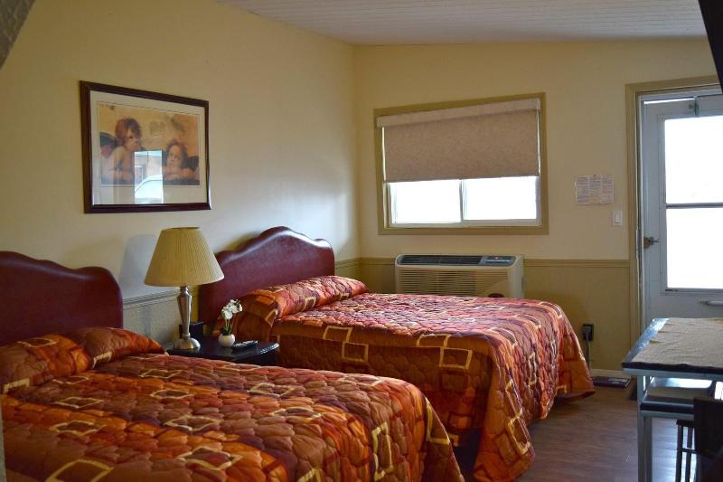 Centre Suites Inns Motel image