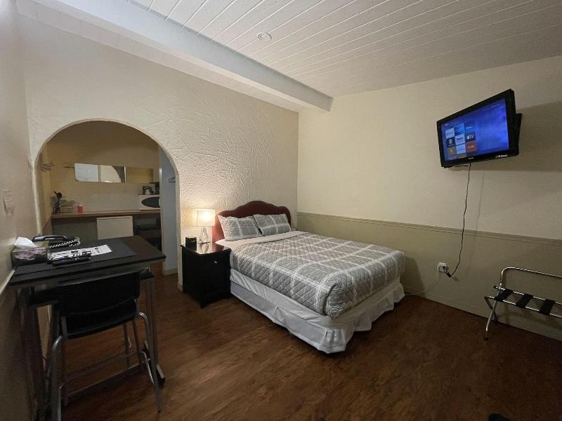Centre Suites Inns Motel image