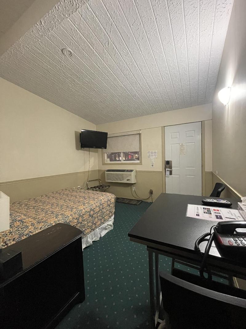 Centre Suites Inns Motel image