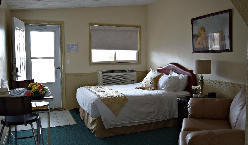 Centre Suites Inns Motel image