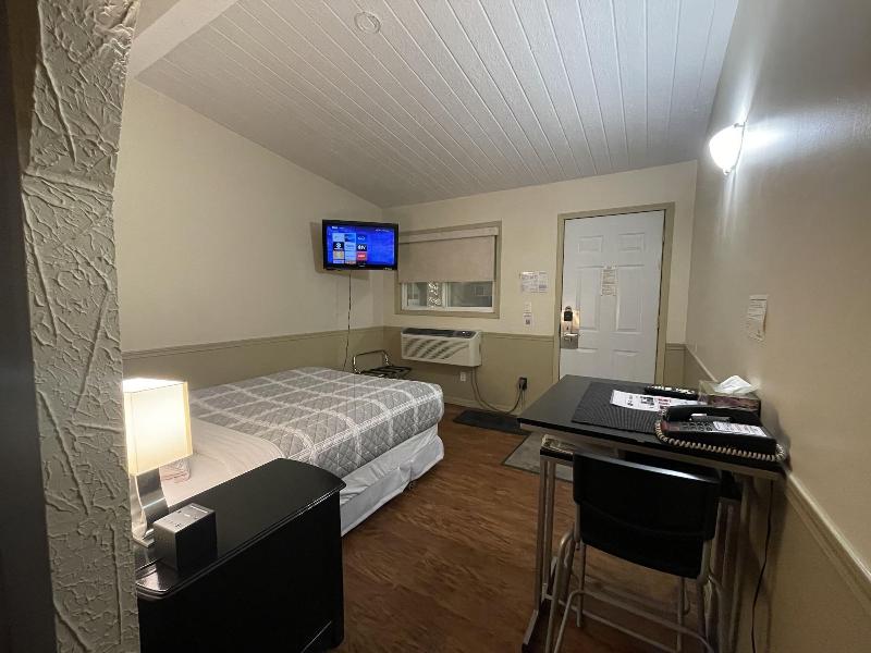 Centre Suites Inns Motel image