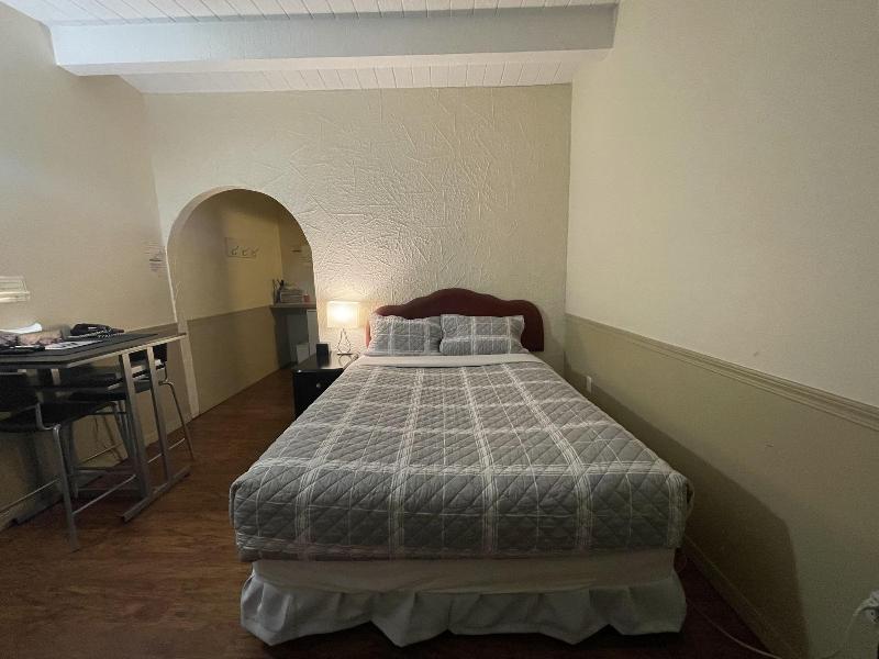 Centre Suites Inns Motel image