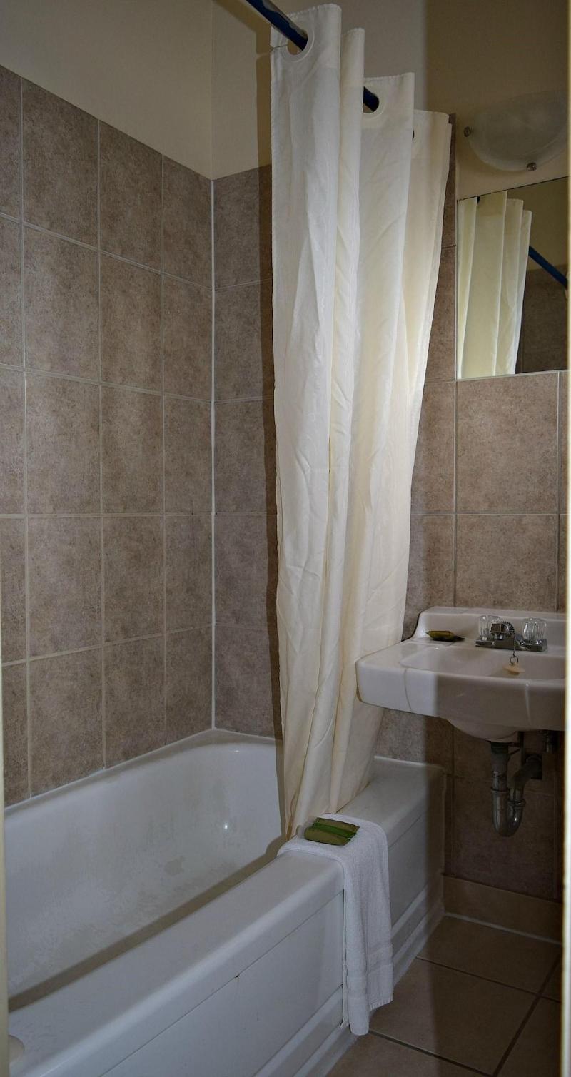 Centre Suites Inns Motel image
