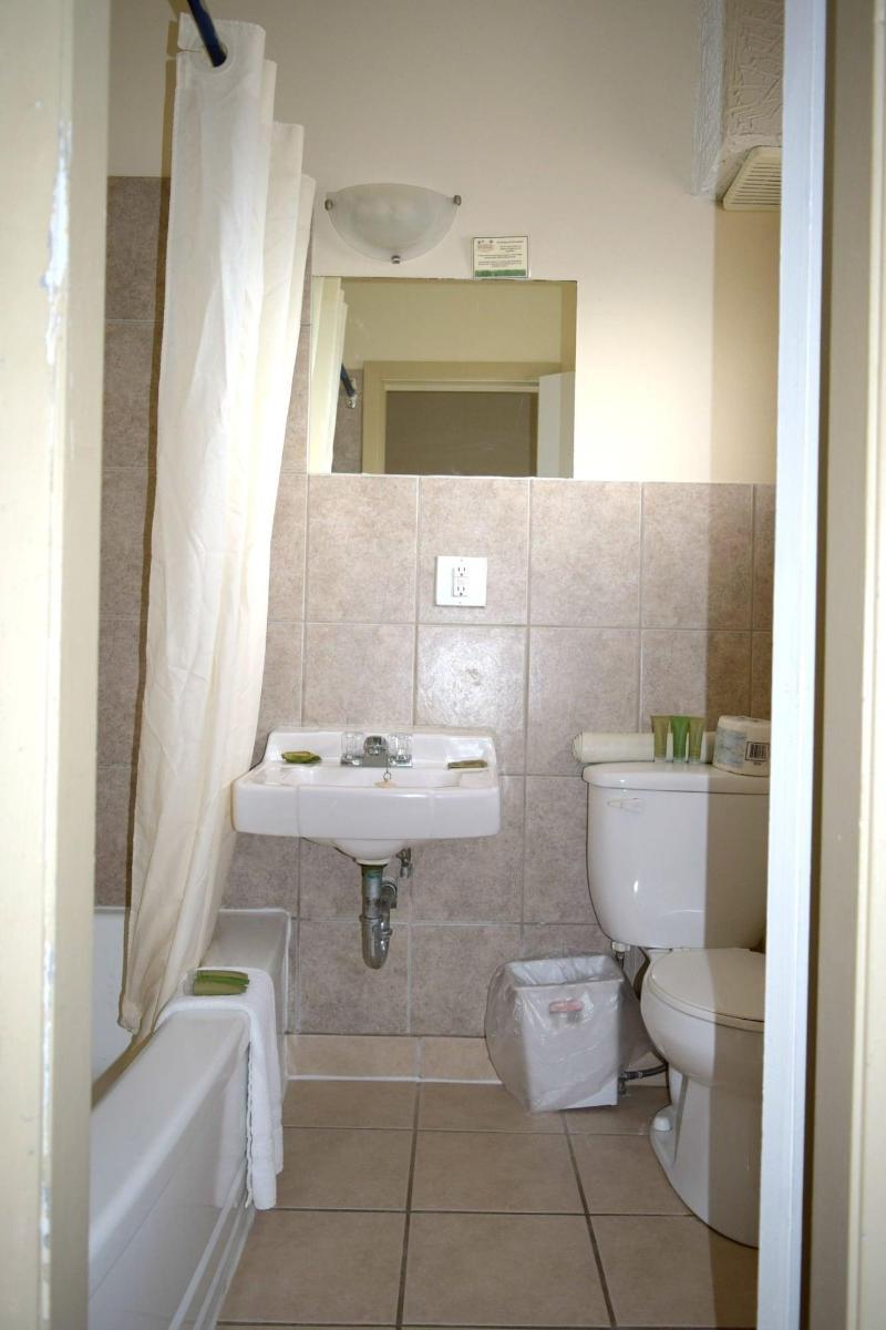 Centre Suites Inns Motel image