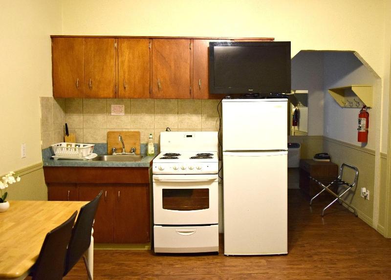 Centre Suites Inns Motel image