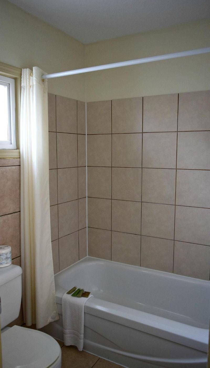 Centre Suites Inns Motel image