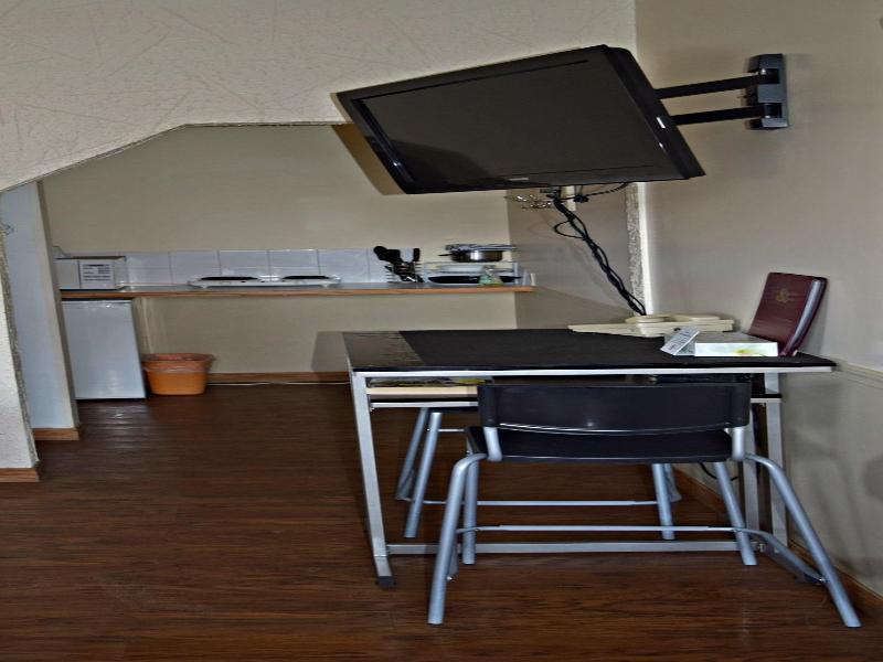 Centre Suites Inns Motel image