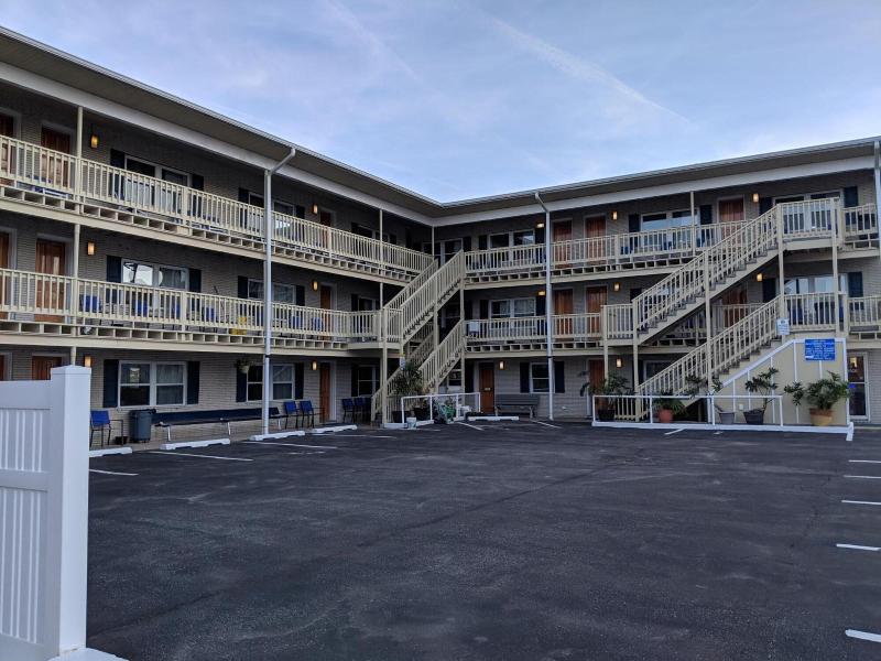 Crystal Sands Motel image