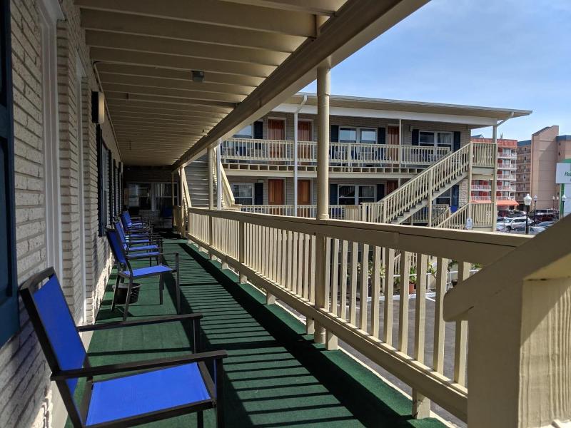 Crystal Sands Motel image