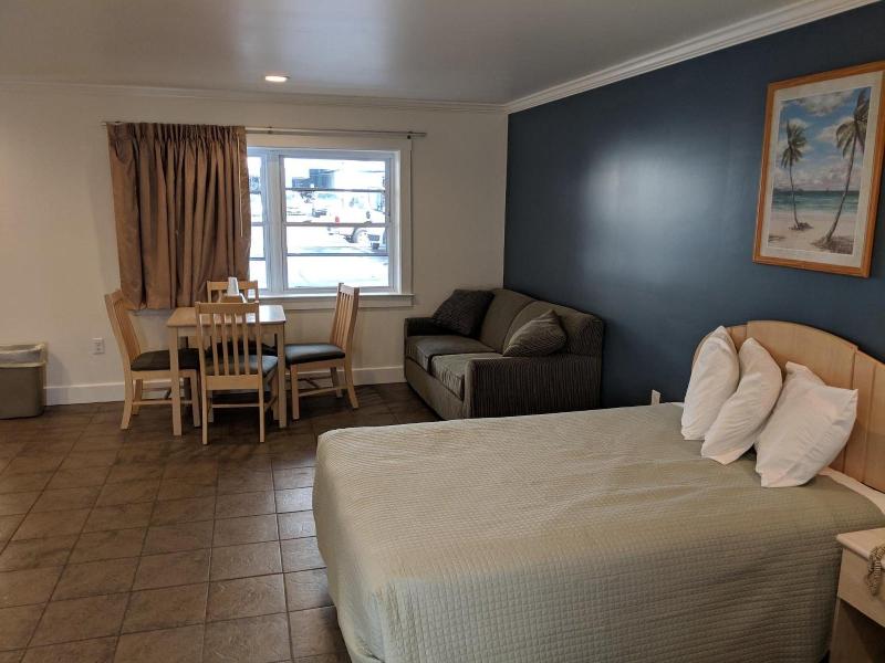 Crystal Sands Motel image