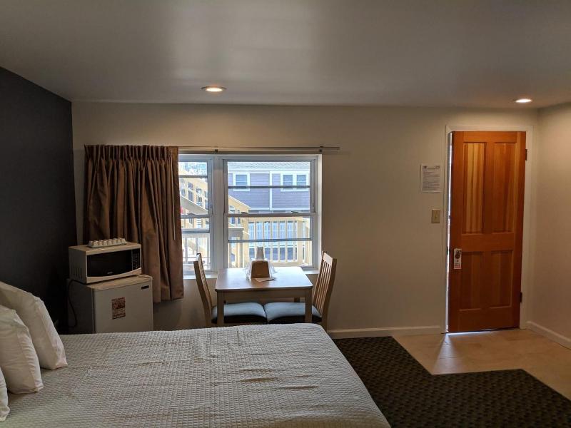 Crystal Sands Motel image