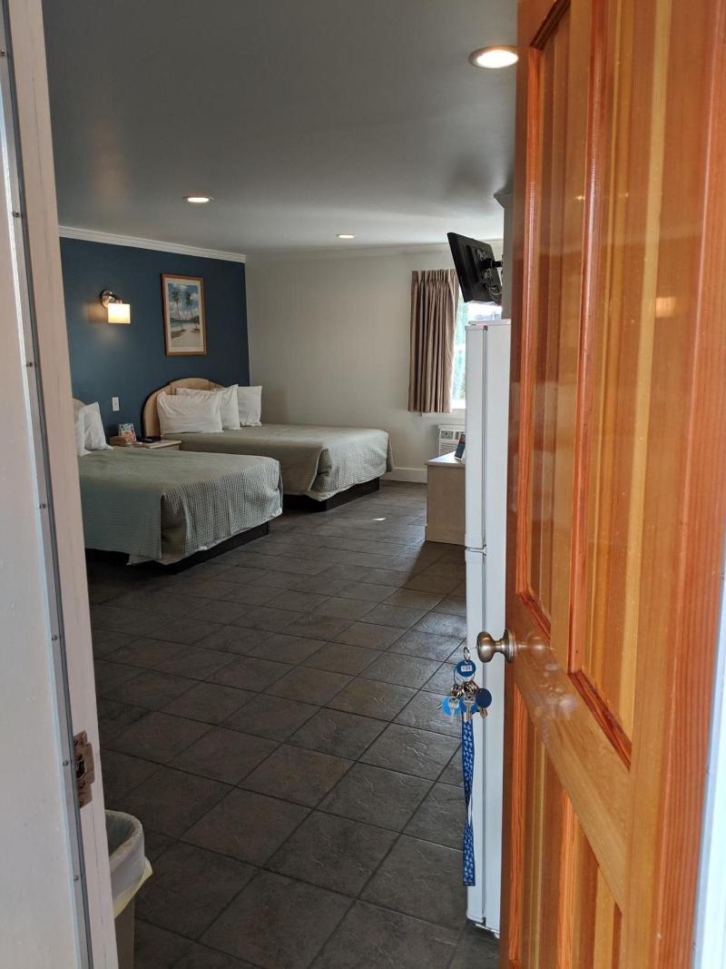 Crystal Sands Motel image