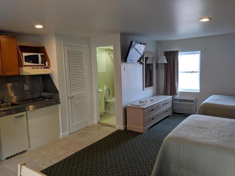 Crystal Sands Motel image
